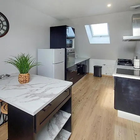 2 Bedroom Awesome In Apartmán Conlie